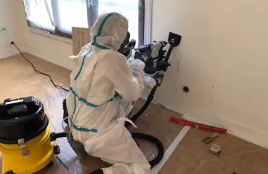 Opérateur équipé utilisant un captage à la source pendant une intervention SS4